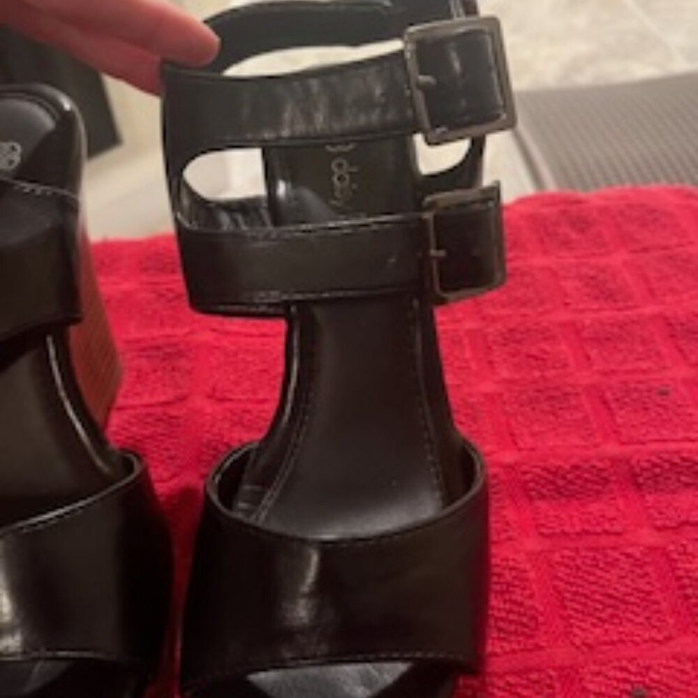 Sandals - Picture 2 of 9